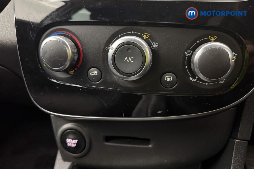 Renault Clio Iconic Manual Petrol Hatchback - Stock Number (1573836) - 16th supplementary image