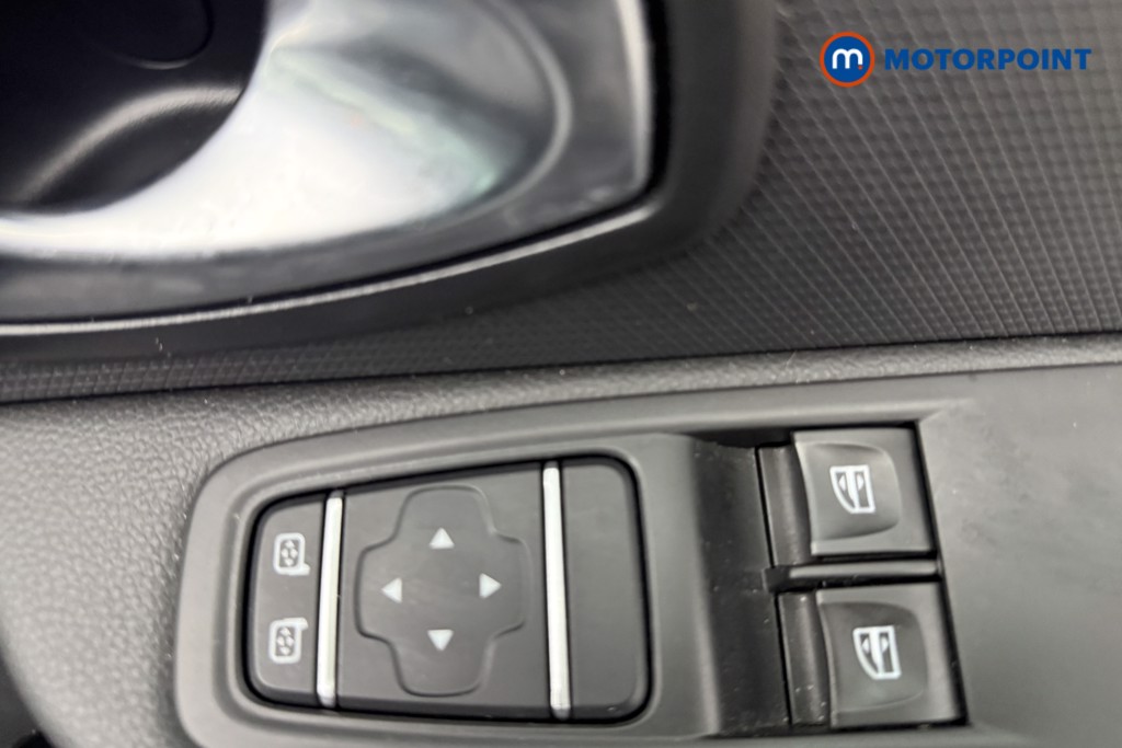 Renault Clio Iconic Manual Petrol Hatchback - Stock Number (1573836) - 19th supplementary image