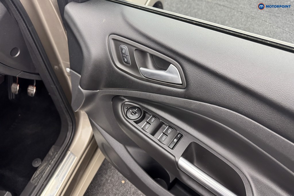 Ford Kuga St-Line Manual Petrol SUV - Stock Number (1573871) - 17th supplementary image