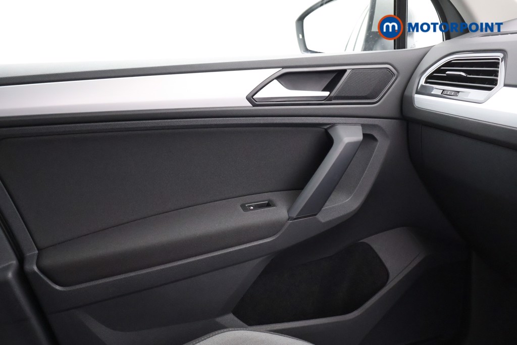 Volkswagen Tiguan Match Manual Petrol SUV - Stock Number (1575000) - 8th supplementary image