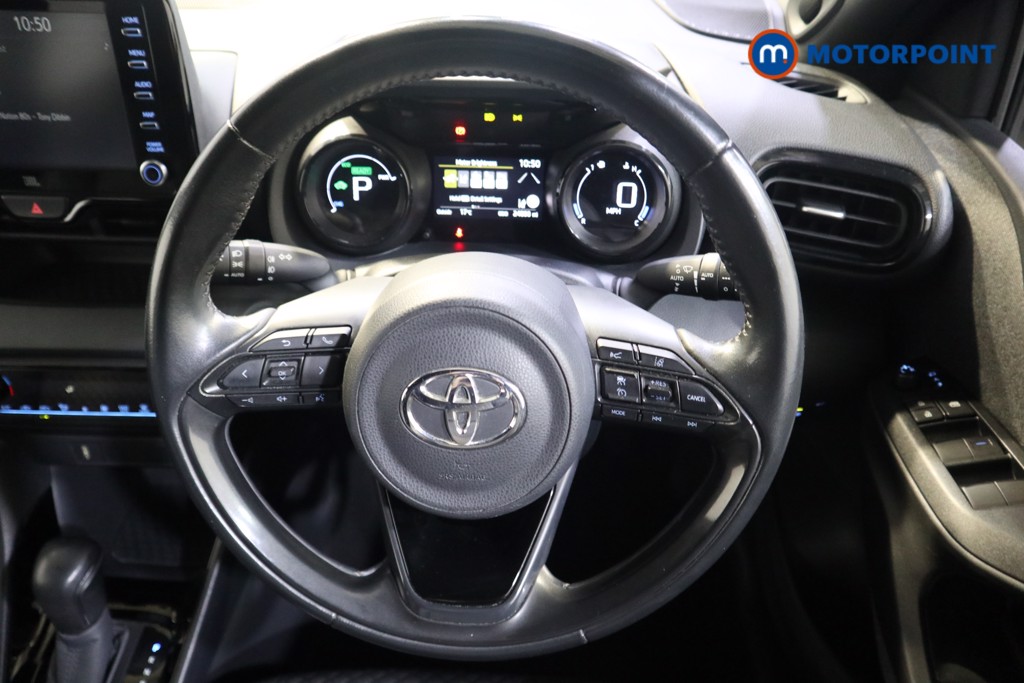 Toyota Yaris Dynamic Automatic Petrol-Electric Hybrid Hatchback - Stock Number (1576109) - 2nd supplementary image