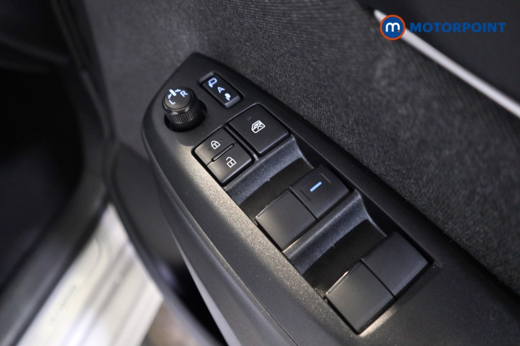 Toyota Yaris Dynamic Automatic Petrol-Electric Hybrid Hatchback - Stock Number (1576109) - 9th supplementary image