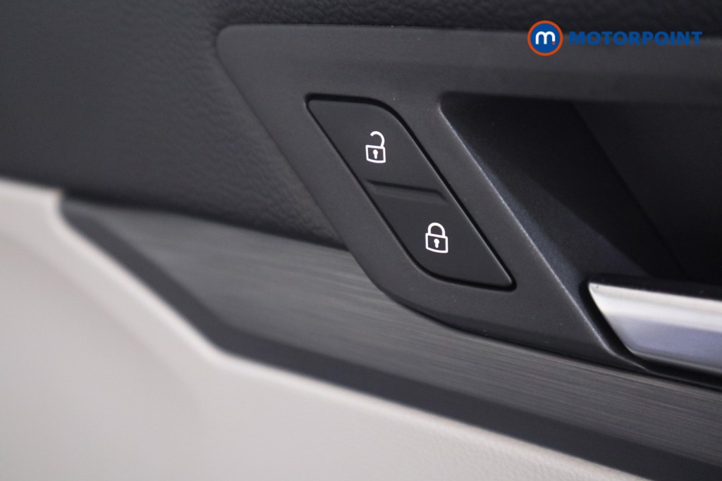Volkswagen Golf Style Manual Petrol Hatchback - Stock Number (1576534) - 10th supplementary image