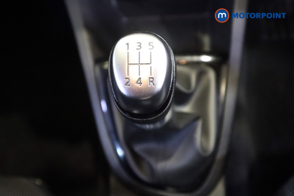 Renault Clio Iconic Manual Petrol Hatchback - Stock Number (1559370) - 5th supplementary image