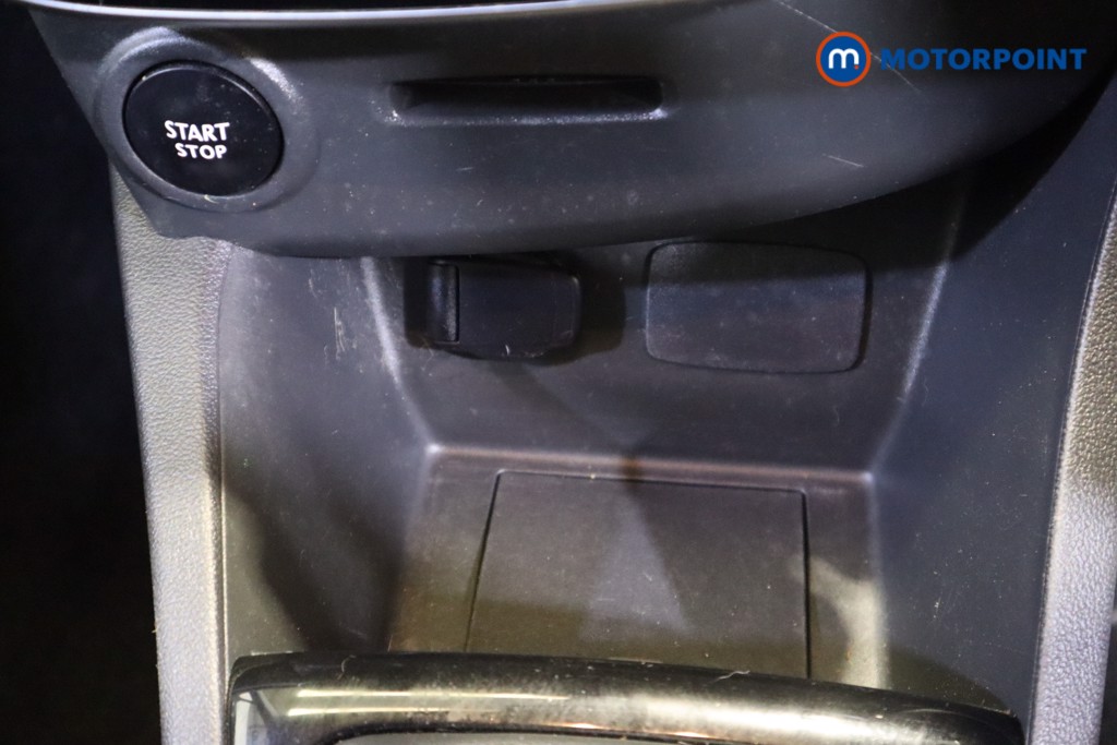 Renault Clio Iconic Manual Petrol Hatchback - Stock Number (1559370) - 22nd supplementary image