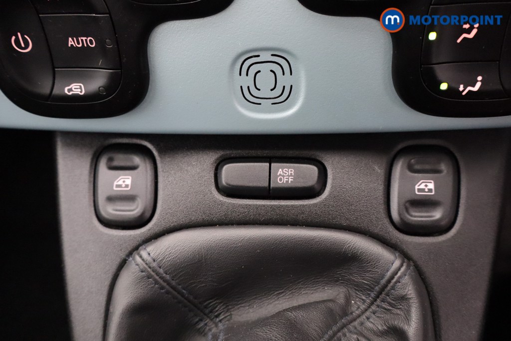 Fiat Panda City Cross Manual Petrol-Electric Hybrid Hatchback - Stock Number (1562236) - 7th supplementary image