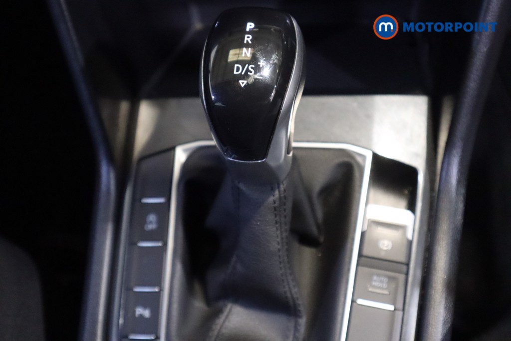 Volkswagen Tiguan Life Automatic Petrol SUV - Stock Number (1566425) - 5th supplementary image