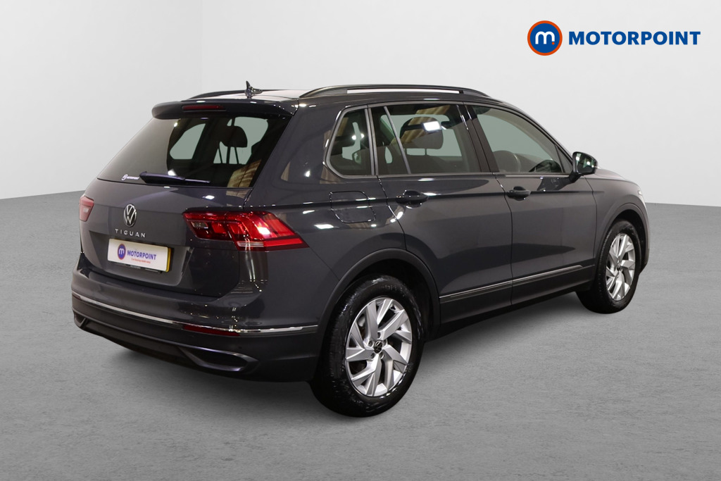 Volkswagen Tiguan Life Automatic Petrol SUV - Stock Number (1566425) - Drivers side rear corner