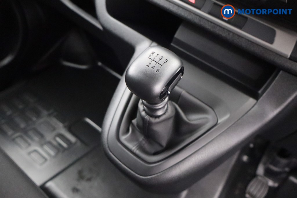Vauxhall Vivaro Prime Manual Diesel Crew Bus - Stock Number (1567286) - 9th supplementary image