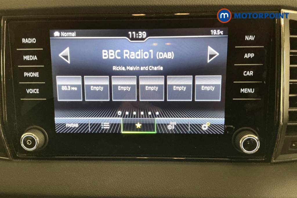 Skoda Karoq Se L Manual Petrol SUV - Stock Number (1569153) - 2nd supplementary image