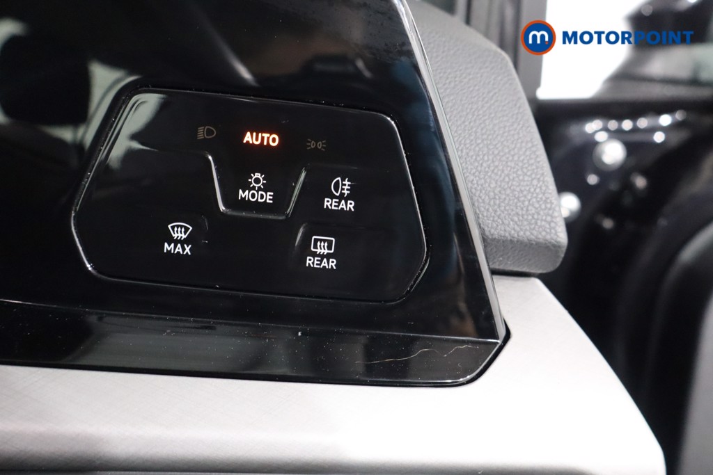 Volkswagen Golf Life Automatic Diesel Hatchback - Stock Number (1570130) - 21st supplementary image