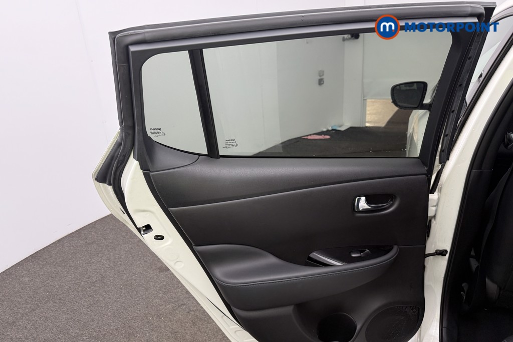Nissan Leaf Tekna Automatic Electric Hatchback - Stock Number (1570816) - 5th supplementary image