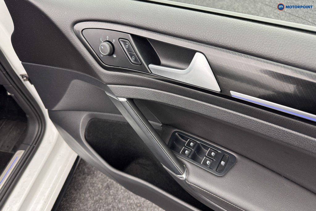 Volkswagen Golf R Automatic Petrol Estate - Stock Number (1570909) - 16th supplementary image