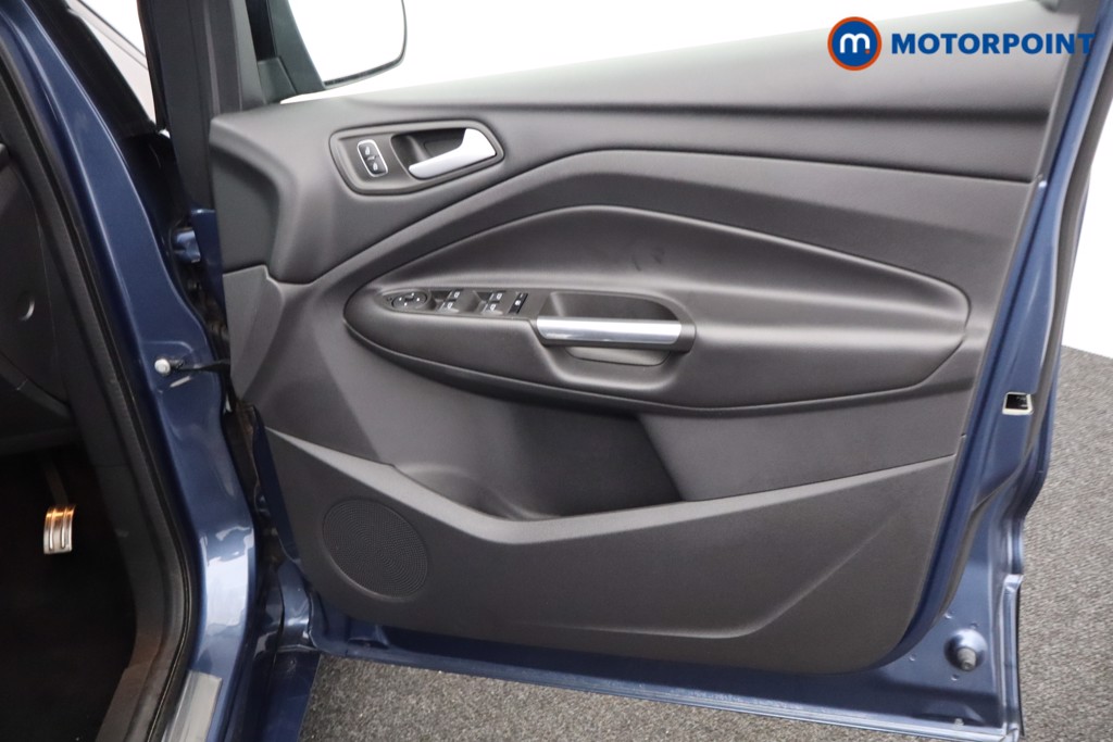 Ford Kuga St-Line Edition Manual Petrol SUV - Stock Number (1572985) - 17th supplementary image