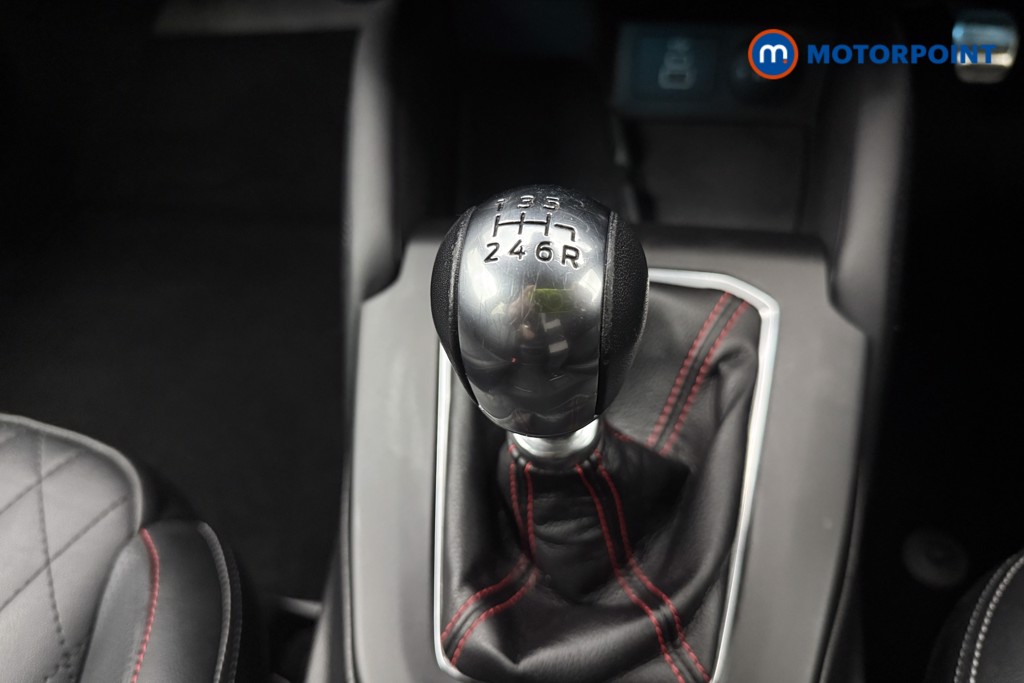 Ford Focus St-Line Vignale Manual Petrol-Electric Hybrid Hatchback - Stock Number (1573133) - 7th supplementary image