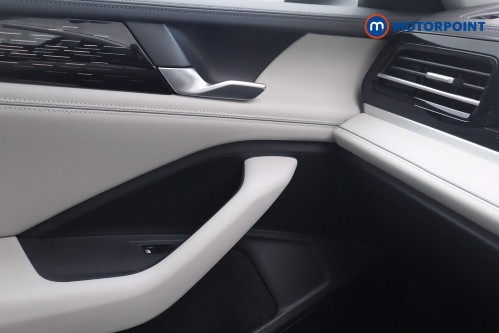 Volkswagen Passat Life Automatic Petrol Plug-In Hybrid Estate - Stock Number (1573309) - 3rd supplementary image