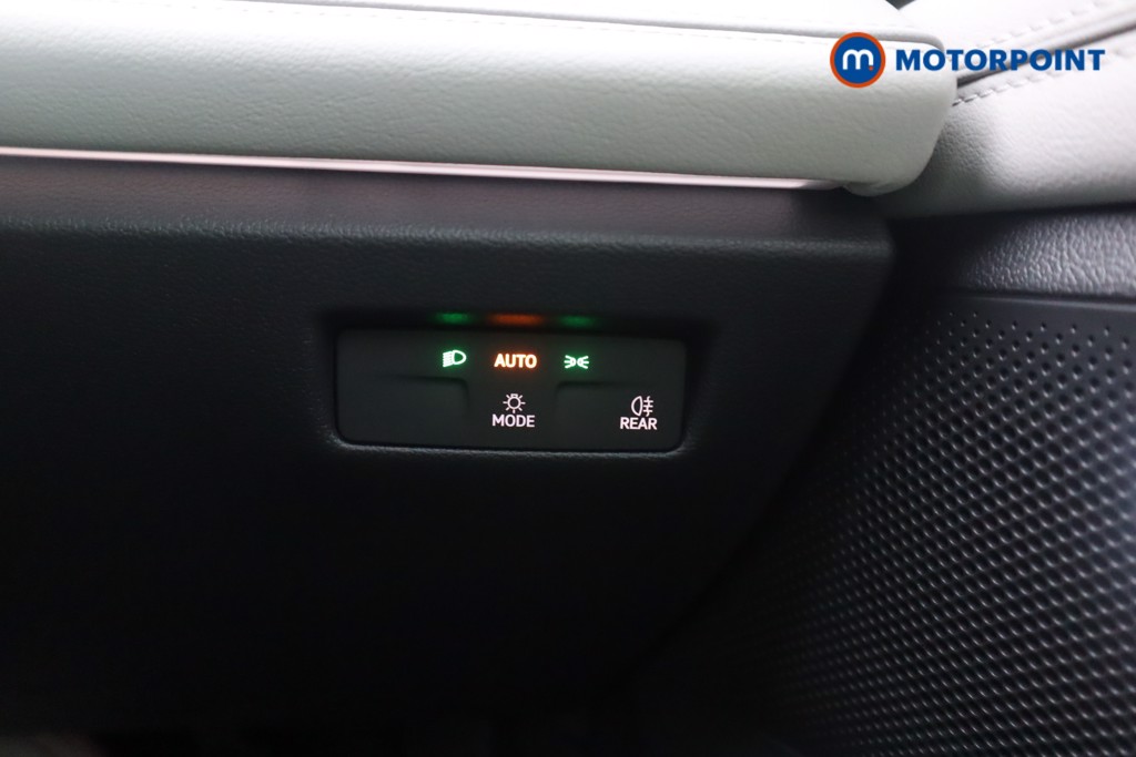 Volkswagen Passat Life Automatic Petrol Plug-In Hybrid Estate - Stock Number (1573309) - 8th supplementary image