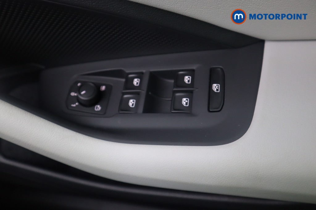 Volkswagen Passat Life Automatic Petrol Plug-In Hybrid Estate - Stock Number (1573309) - 9th supplementary image