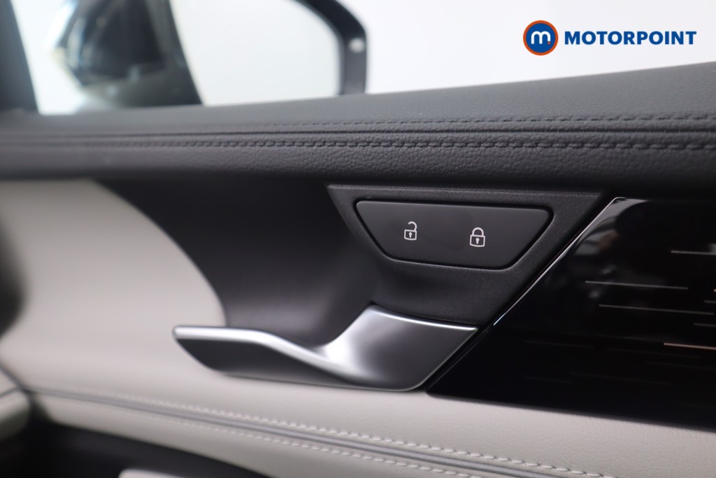 Volkswagen Passat Life Automatic Petrol Plug-In Hybrid Estate - Stock Number (1573309) - 10th supplementary image