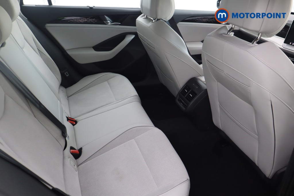 Volkswagen Passat Life Automatic Petrol Plug-In Hybrid Estate - Stock Number (1573309) - 15th supplementary image