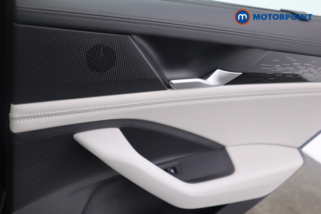 Volkswagen Passat Life Automatic Petrol Plug-In Hybrid Estate - Stock Number (1573309) - 18th supplementary image