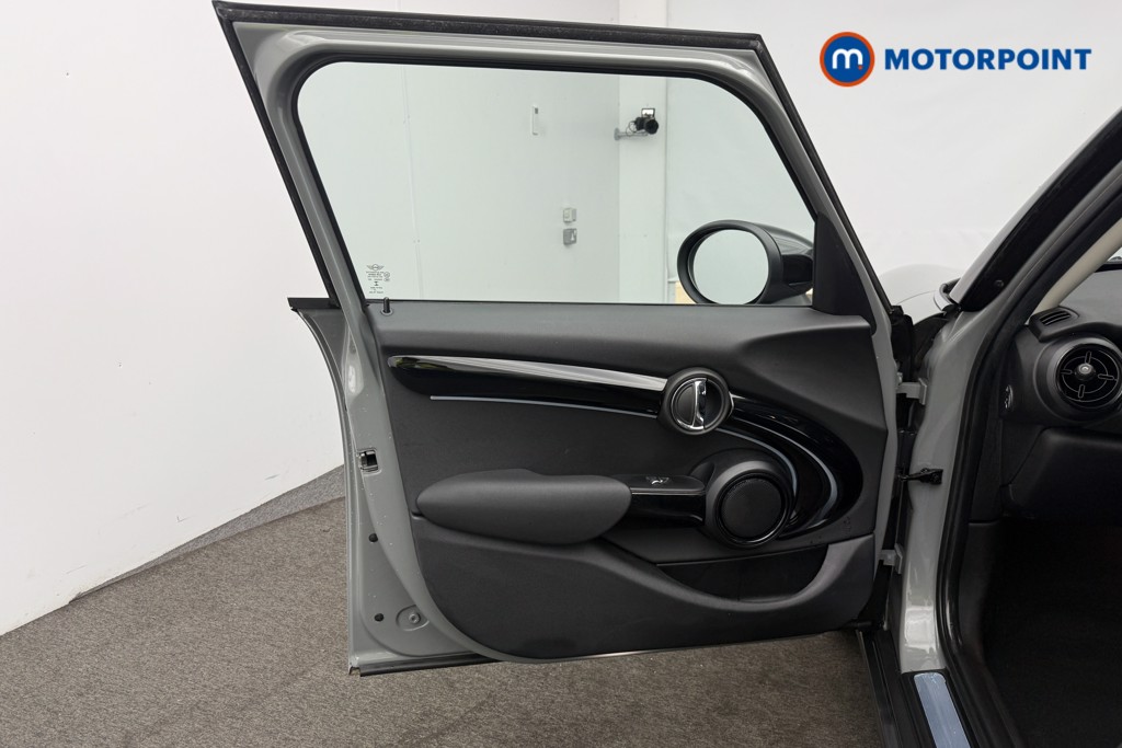 Mini Hatchback Cooper Classic Manual Petrol Hatchback - Stock Number (1574310) - 4th supplementary image