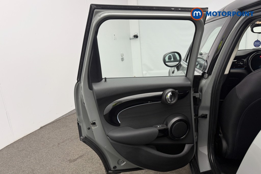 Mini Hatchback Cooper Classic Manual Petrol Hatchback - Stock Number (1574310) - 5th supplementary image