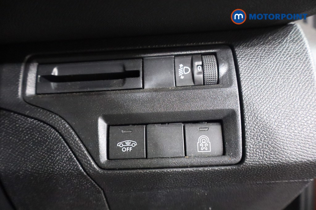 Peugeot 3008 Allure Manual Petrol SUV - Stock Number (1574668) - 17th supplementary image
