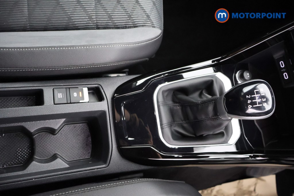 Volkswagen T-Roc R-Line Manual Petrol SUV - Stock Number (1575440) - 6th supplementary image