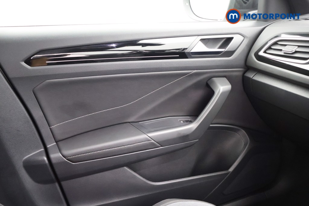 Volkswagen T-Roc R-Line Manual Petrol SUV - Stock Number (1575440) - 8th supplementary image