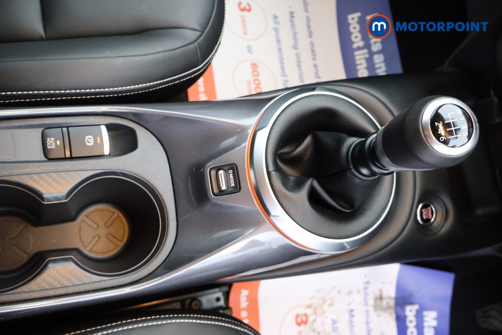 Nissan Juke Tekna Manual Petrol SUV - Stock Number (1576381) - 6th supplementary image