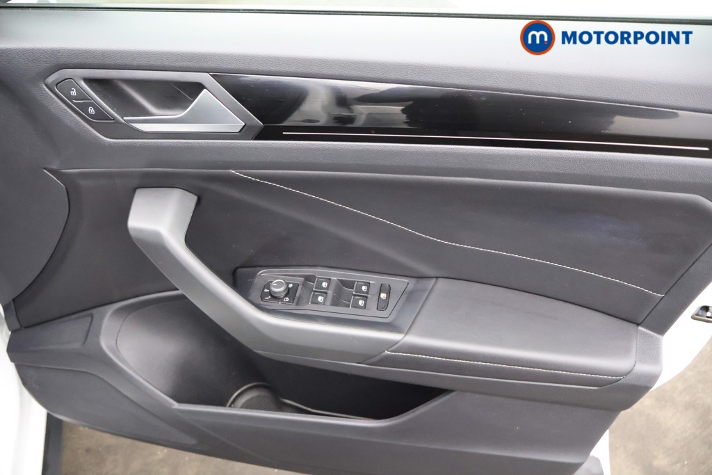 Volkswagen T-Roc R-Line Manual Petrol SUV - Stock Number (1555937) - 7th supplementary image