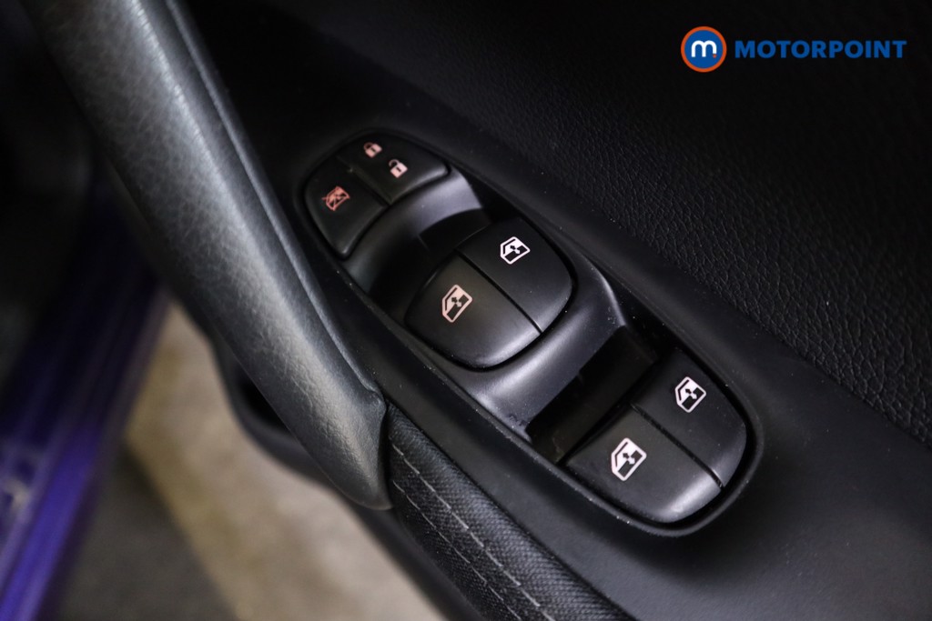 Nissan Qashqai N-Connecta Automatic Petrol SUV - Stock Number (1561379) - 9th supplementary image