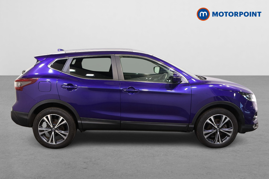 Nissan Qashqai N-Connecta Automatic Petrol SUV - Stock Number (1561379) - Drivers side