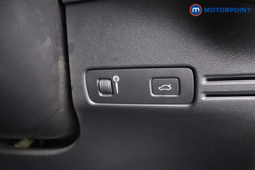 Volvo Xc40 R Design Manual Petrol SUV - Stock Number (1564770) - 14th supplementary image