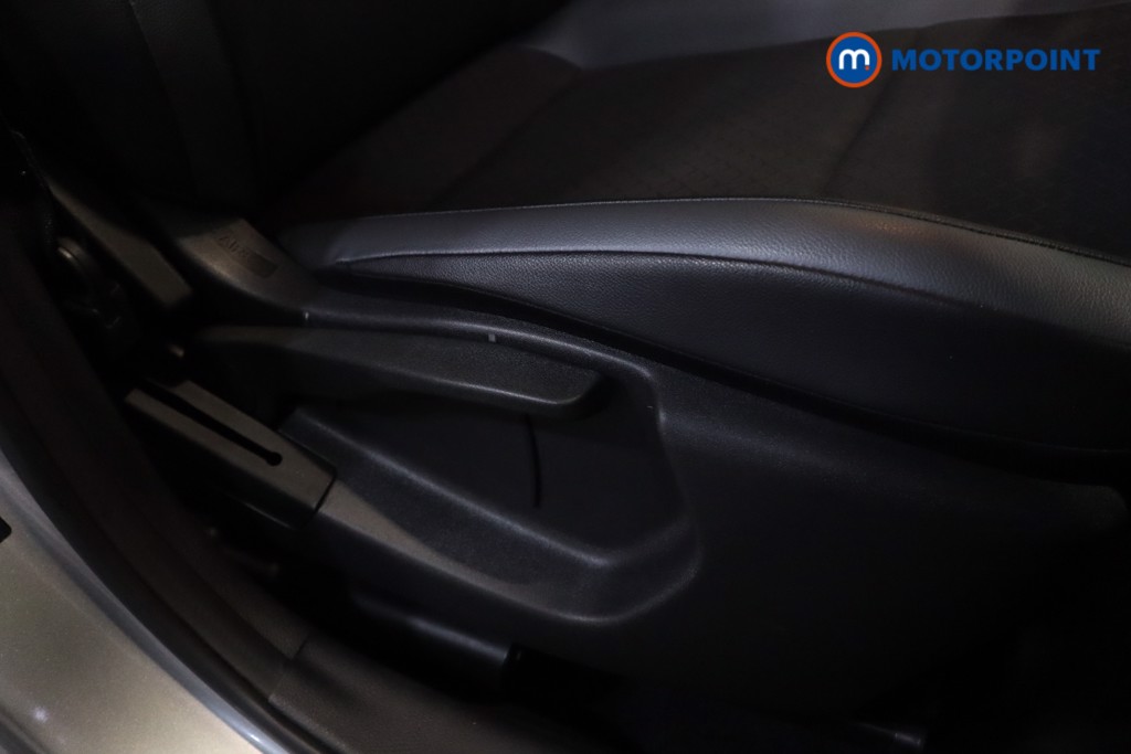 Nissan Juke N-Connecta Automatic Petrol SUV - Stock Number (1564956) - 6th supplementary image