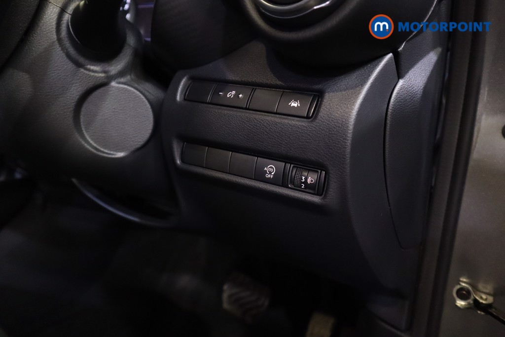 Nissan Juke N-Connecta Automatic Petrol SUV - Stock Number (1565004) - 4th supplementary image