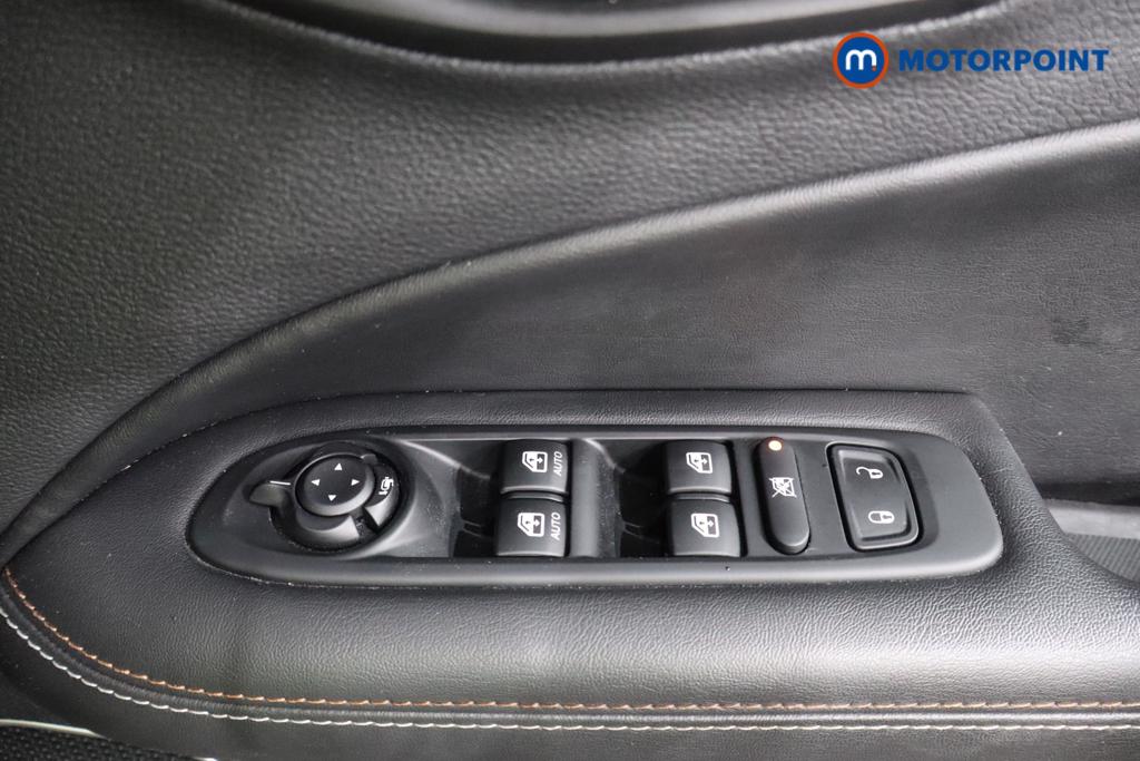 Jeep Compass Longitude Manual Petrol SUV - Stock Number (1566741) - 12th supplementary image