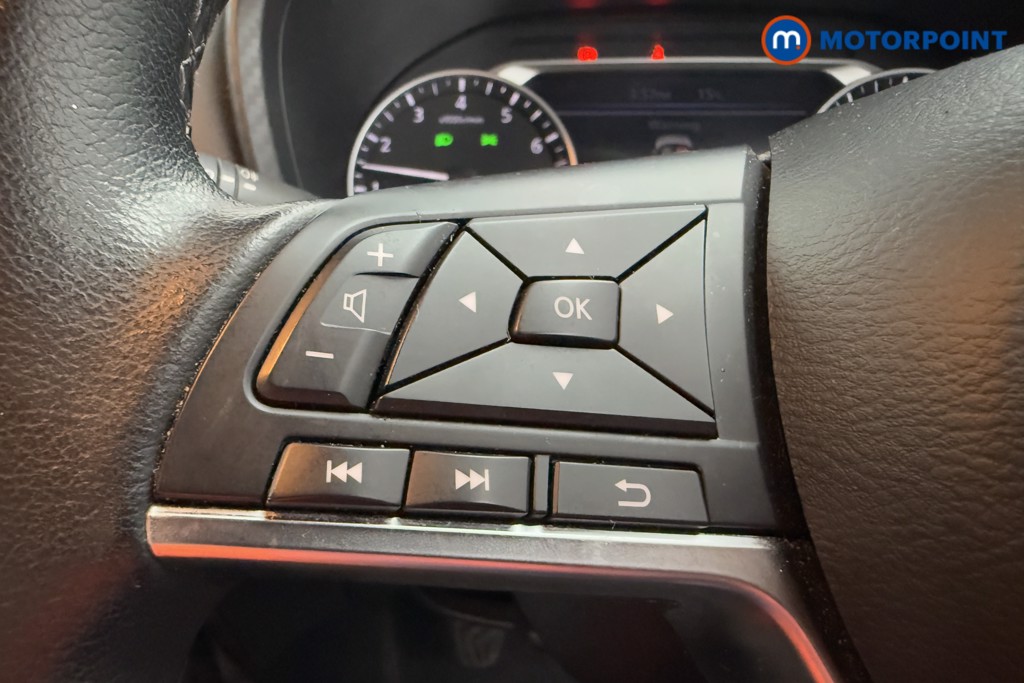 Nissan Juke N-Connecta Manual Petrol SUV - Stock Number (1568039) - 4th supplementary image