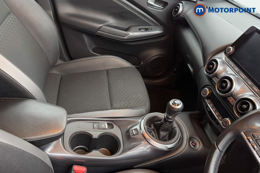 Nissan Juke N-Connecta Manual Petrol SUV - Stock Number (1568039) - 17th supplementary image