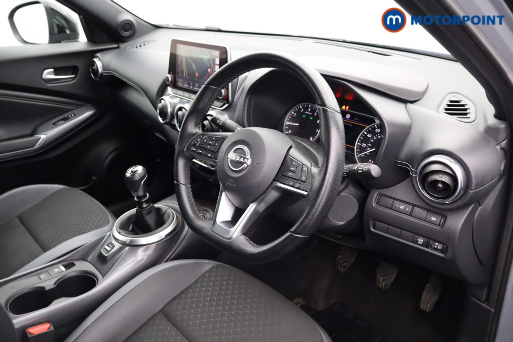 Nissan Juke N-Connecta Manual Petrol SUV - Stock Number (1568040) - 4th supplementary image
