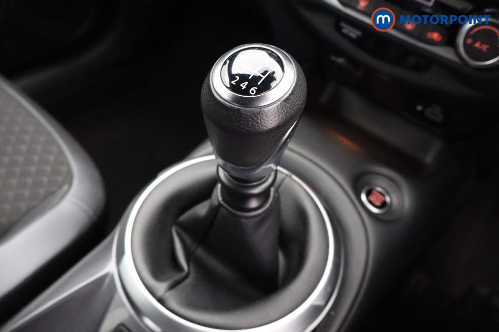 Nissan Juke N-Connecta Manual Petrol SUV - Stock Number (1568040) - 12th supplementary image