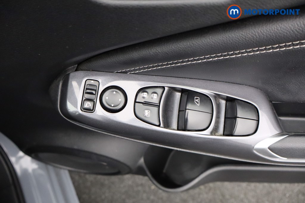 Nissan Juke N-Connecta Manual Petrol SUV - Stock Number (1568040) - 16th supplementary image