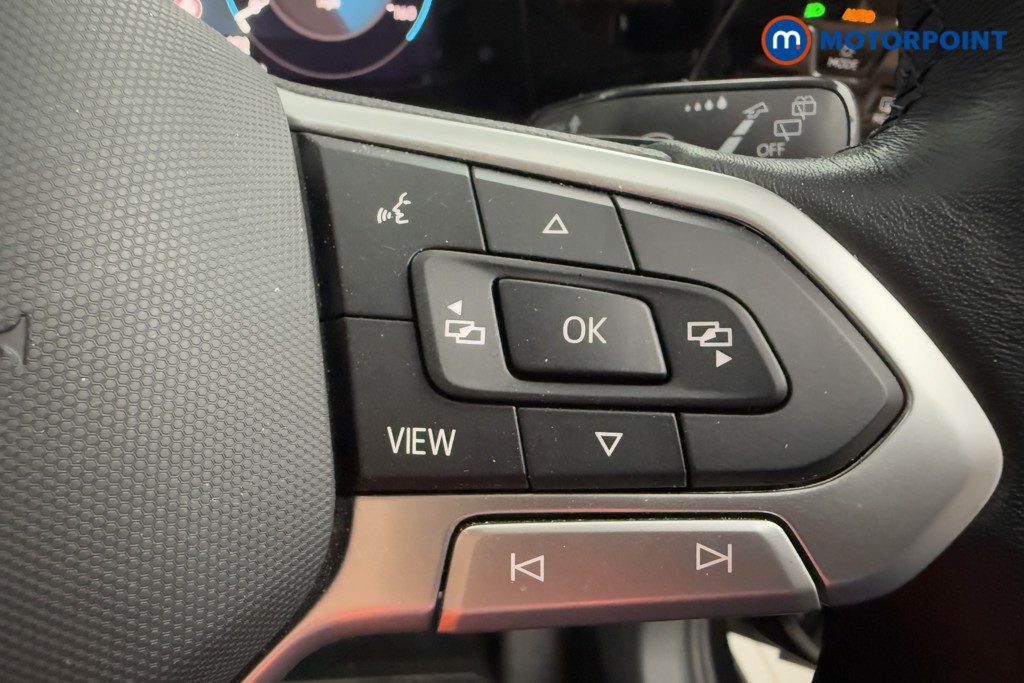 Volkswagen Golf Life Automatic Diesel Hatchback - Stock Number (1570133) - 5th supplementary image