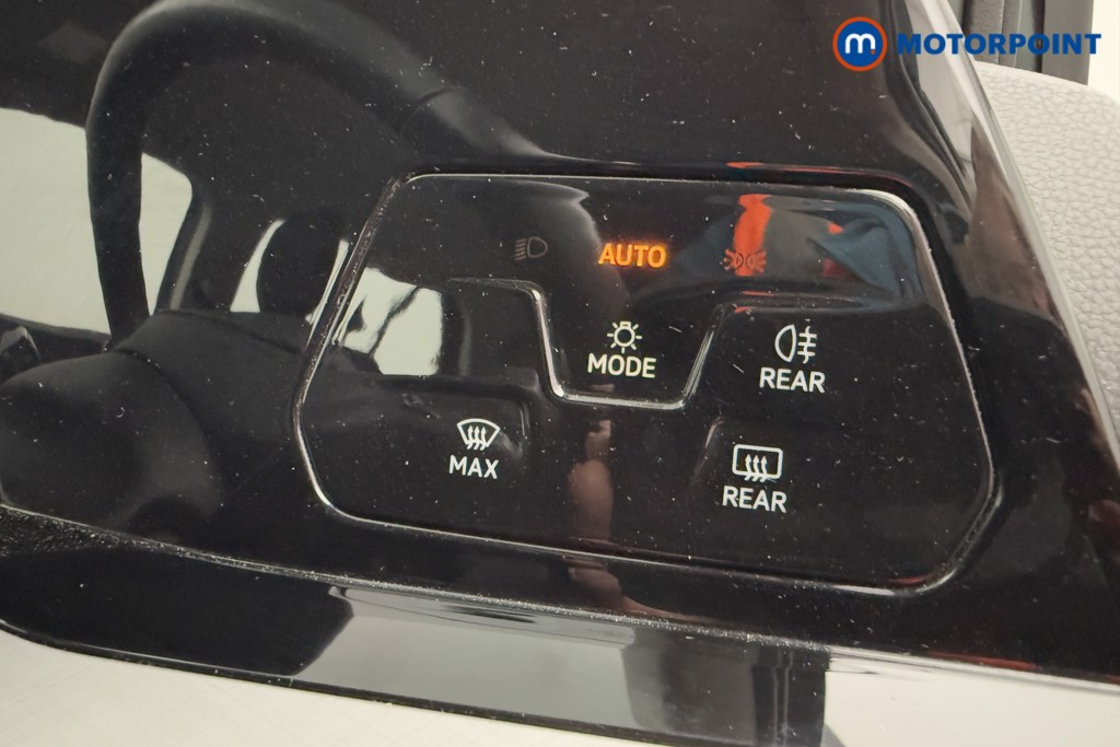 Volkswagen Golf Life Automatic Diesel Hatchback - Stock Number (1570133) - 18th supplementary image