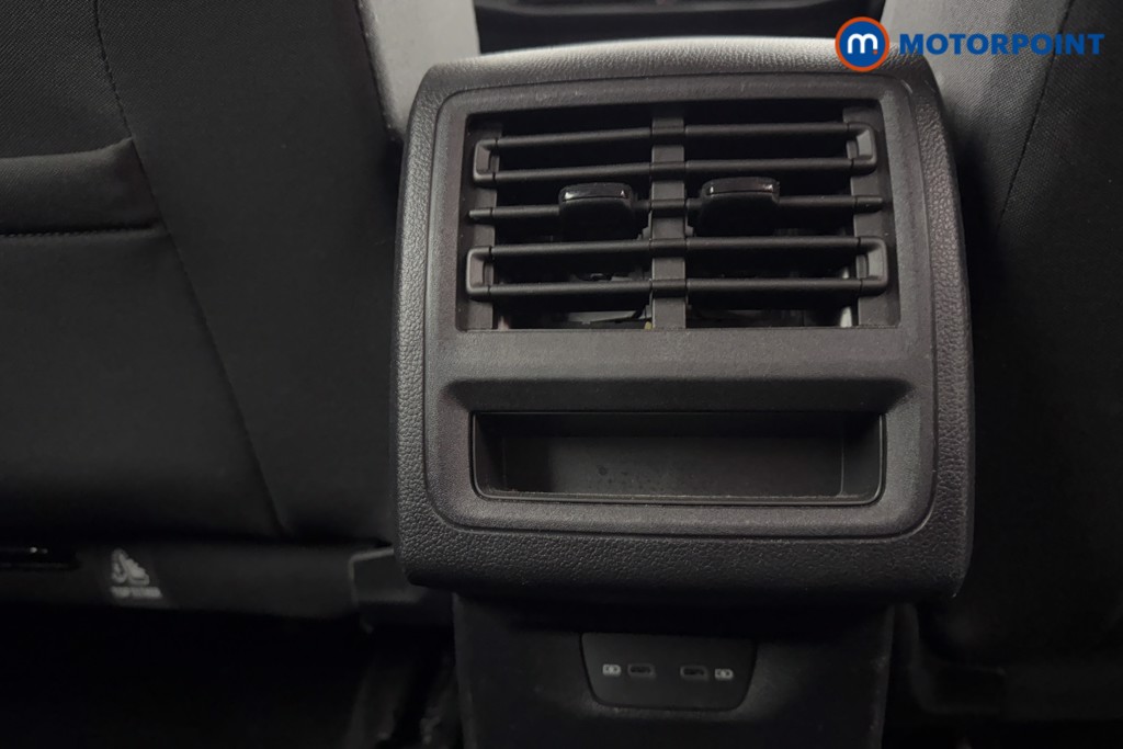Volkswagen Golf Life Automatic Diesel Hatchback - Stock Number (1570133) - 24th supplementary image