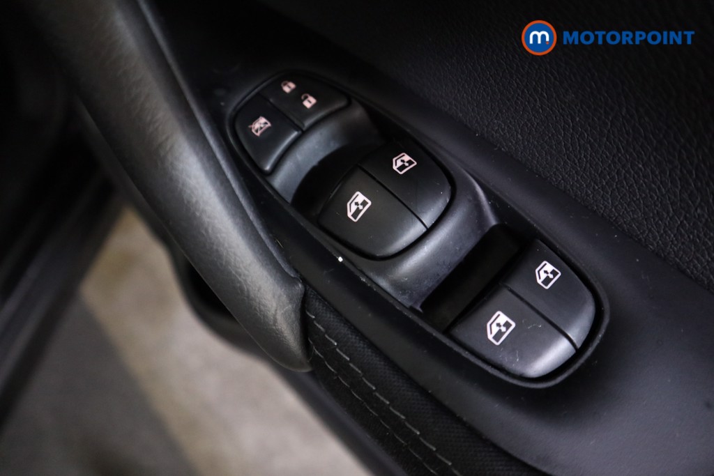 Nissan Qashqai Acenta Premium Manual Petrol SUV - Stock Number (1573079) - 9th supplementary image
