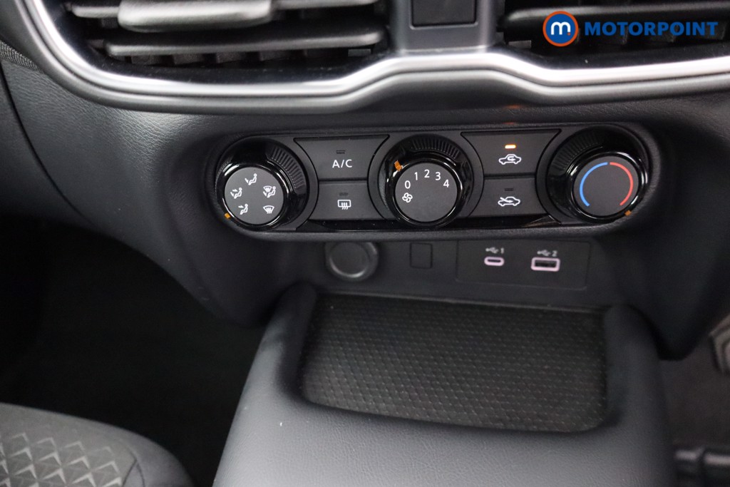 Nissan Juke Acenta Premium Manual Petrol SUV - Stock Number (1573548) - 9th supplementary image