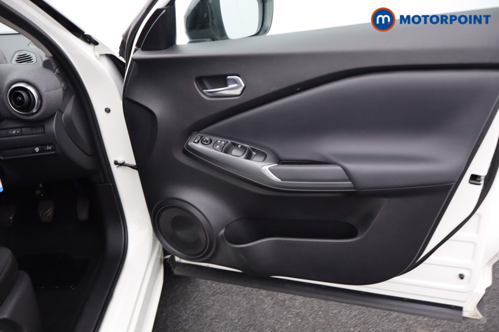 Nissan Juke Acenta Premium Manual Petrol SUV - Stock Number (1573548) - 15th supplementary image