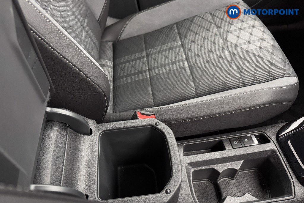 Volkswagen T-Roc R-Line Manual Petrol SUV - Stock Number (1573611) - 17th supplementary image